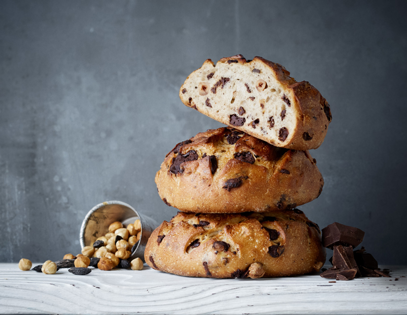 Pain ekmek garni de pépites de chocolat, noisettes et fève Tonka
