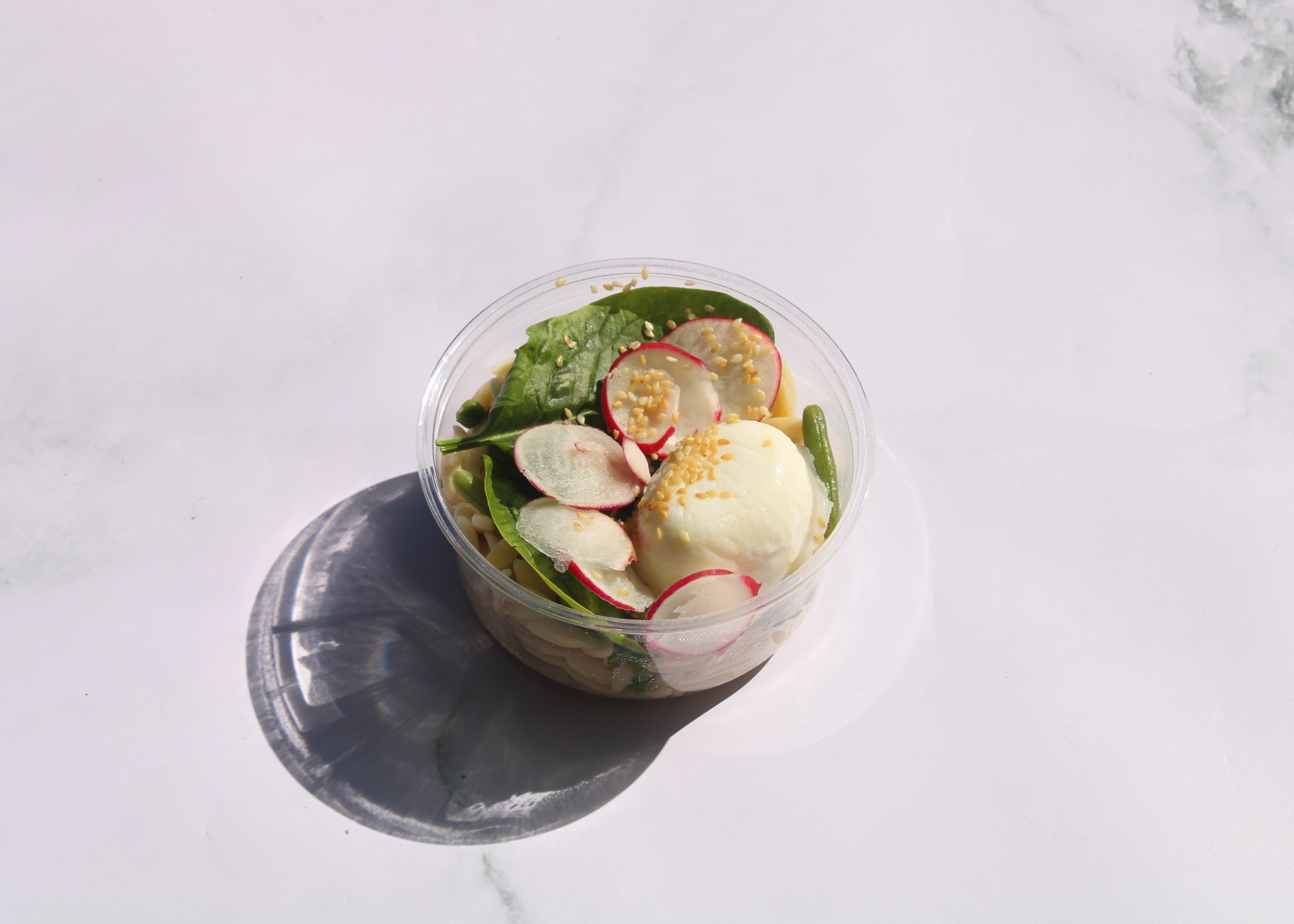PETITE SALADE DE PÂTES AUX LÉGUMES CROQUANTS